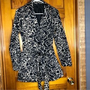 Tan/ black floral above the knee trench coat , beautiful seam detail size SMALL